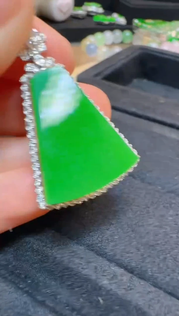 翡翠18K金镶嵌吊坠(不含链)多样性团购发一件