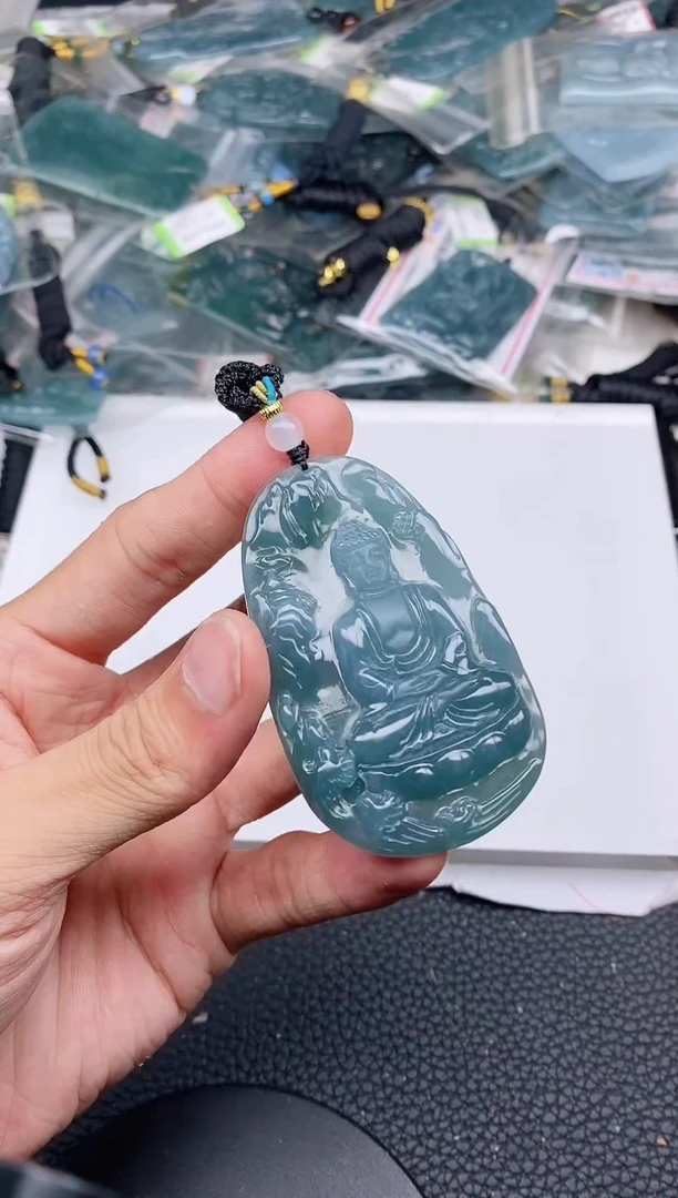 颈饰未镶嵌翡翠