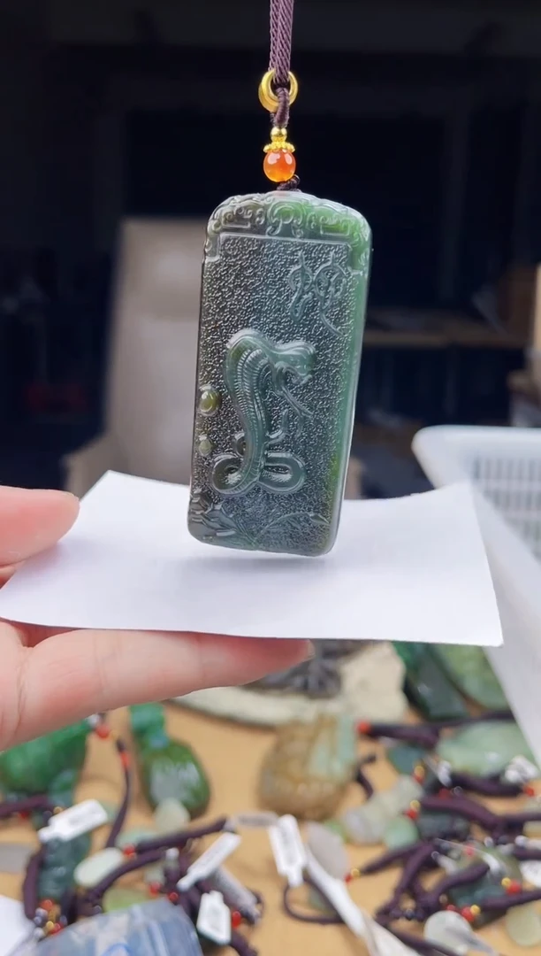 颈饰未镶嵌和田玉1