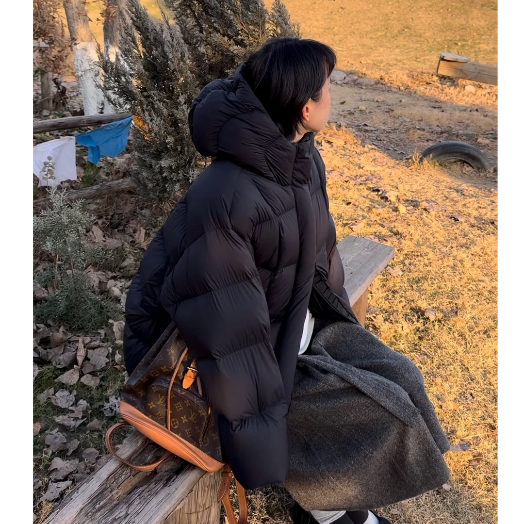 大七【90白鹅绒+石墨烯】行走的小暖炉-连帽豆腐块中长款羽绒服女潮