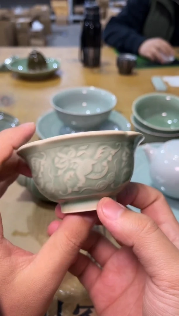 瑕疵青釉-福禄出筋杯1只