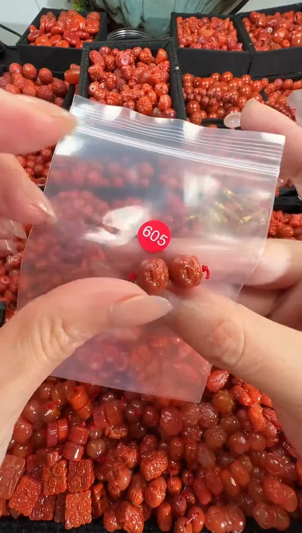 颈饰未镶嵌南红玛瑙1