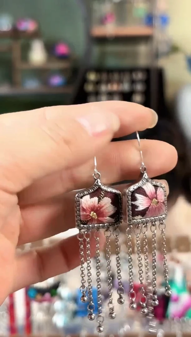 彩云南阁非遗老绣苗银饰品647