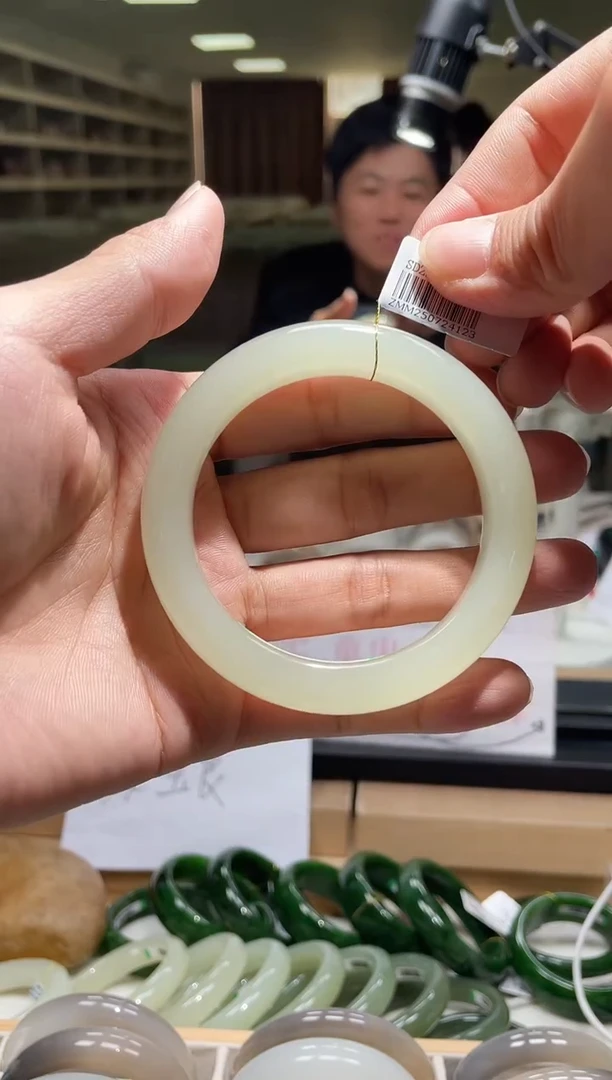 未镶嵌手镯和田玉58圈口 4123