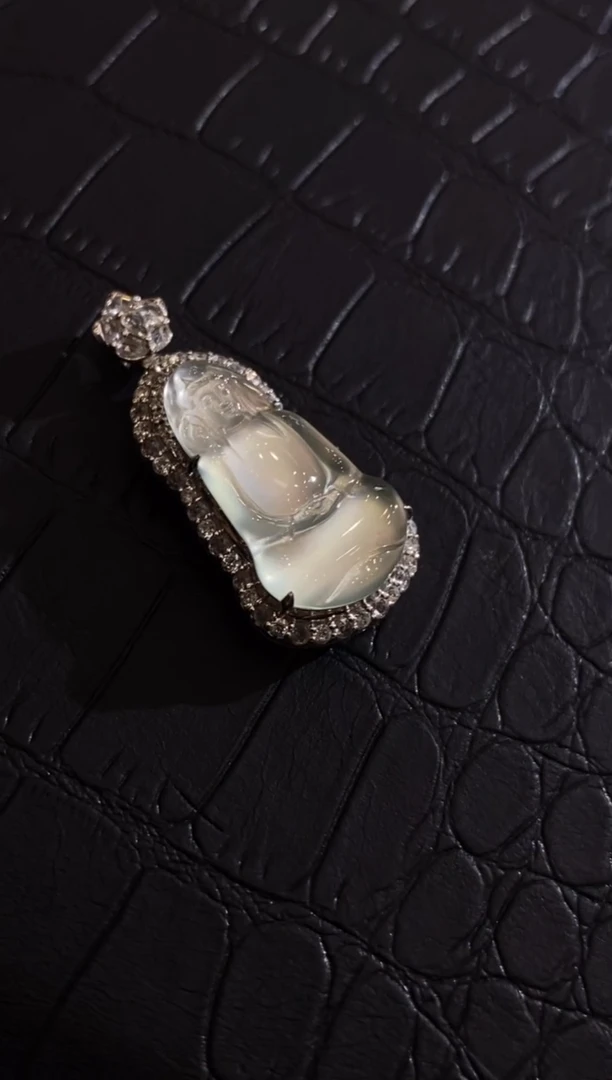 颈饰18K金镶嵌翡翠收到货48小时鉴赏期（超时不退不换）