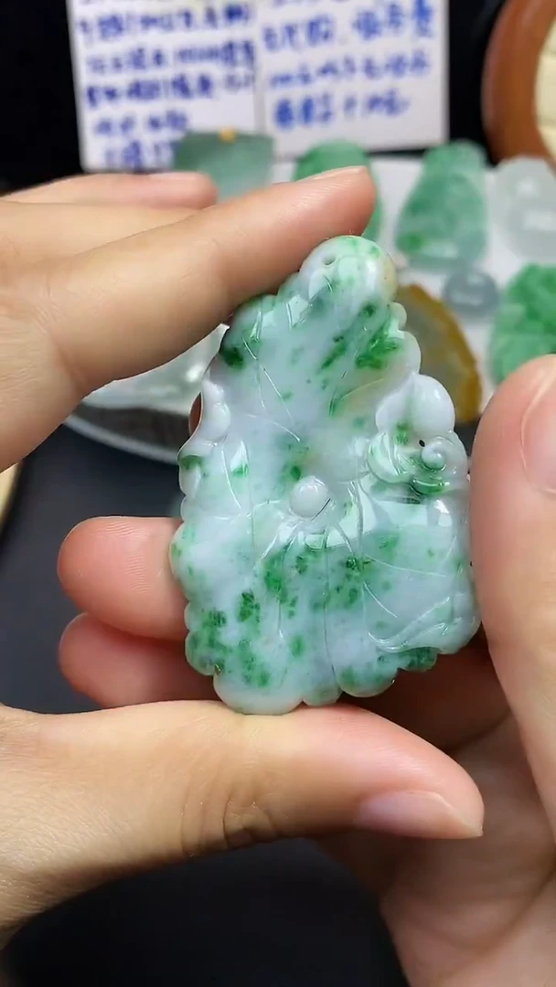 颈饰未镶嵌翡翠吊坠