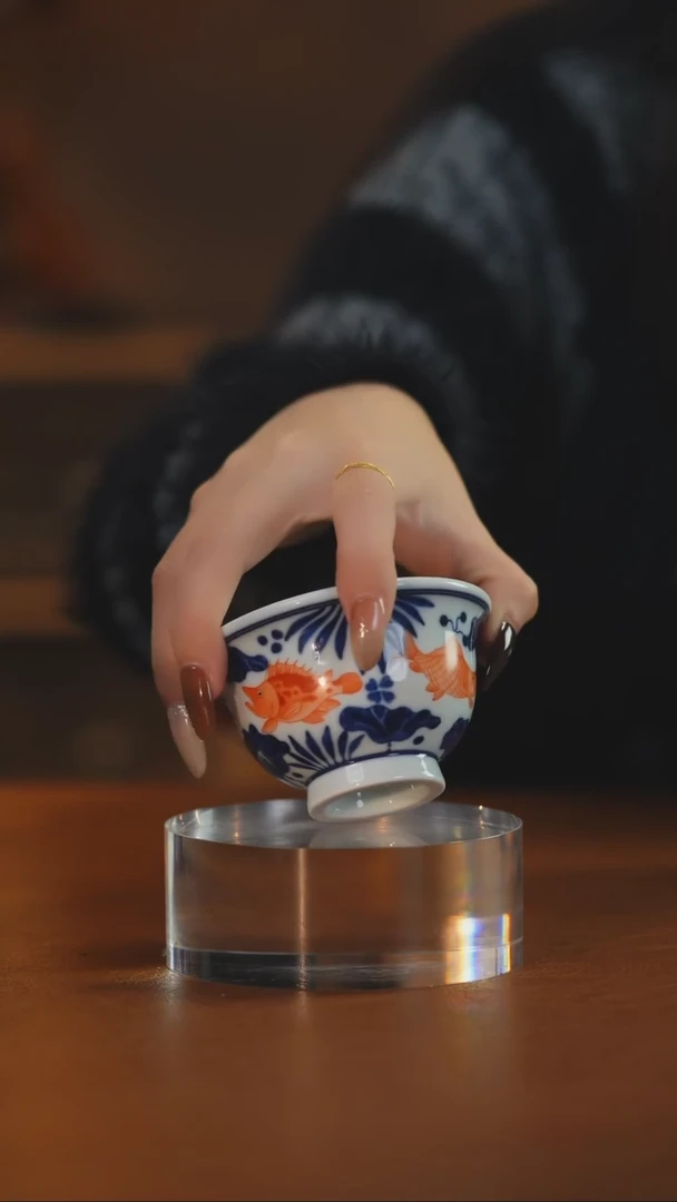 青花繁红鱼藻压手杯