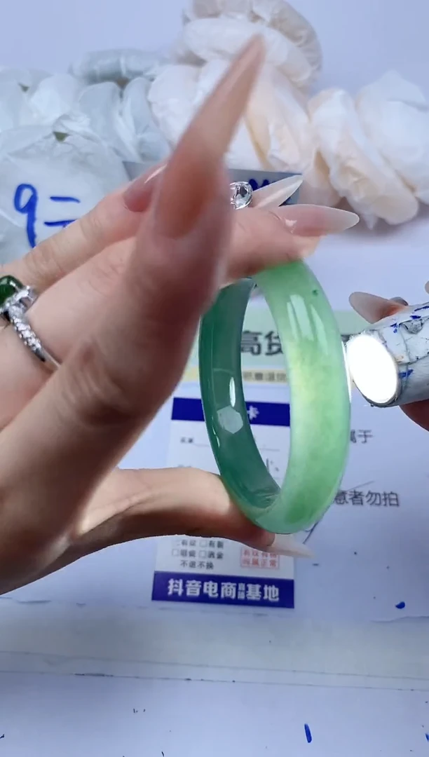 石英质玉手镯未镶嵌252/56.5