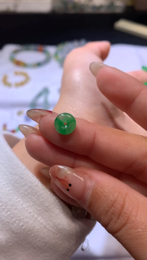 【闪购商品】定制翡翠未镶嵌8.1*2.7扣子