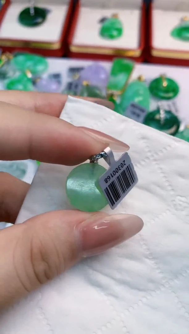 翡翠未镶嵌吊坠(不含链)1