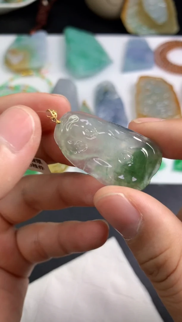 颈饰未镶嵌翡翠