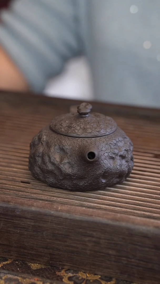茶壶紫砂供春 黑金砂 170cc