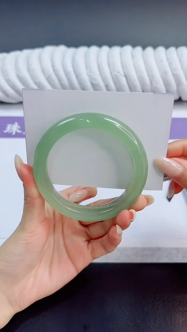 未镶嵌手镯石英质玉131/60.4