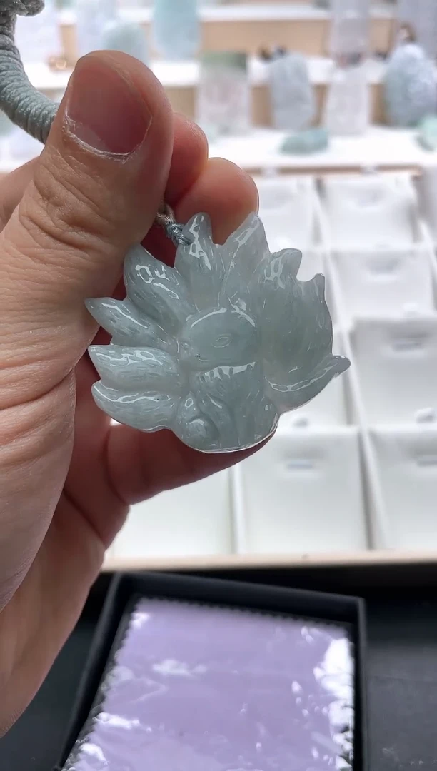 翡翠未镶嵌颈饰..../4/14/ 110