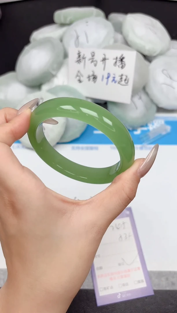 未镶嵌手镯石英质玉245-53