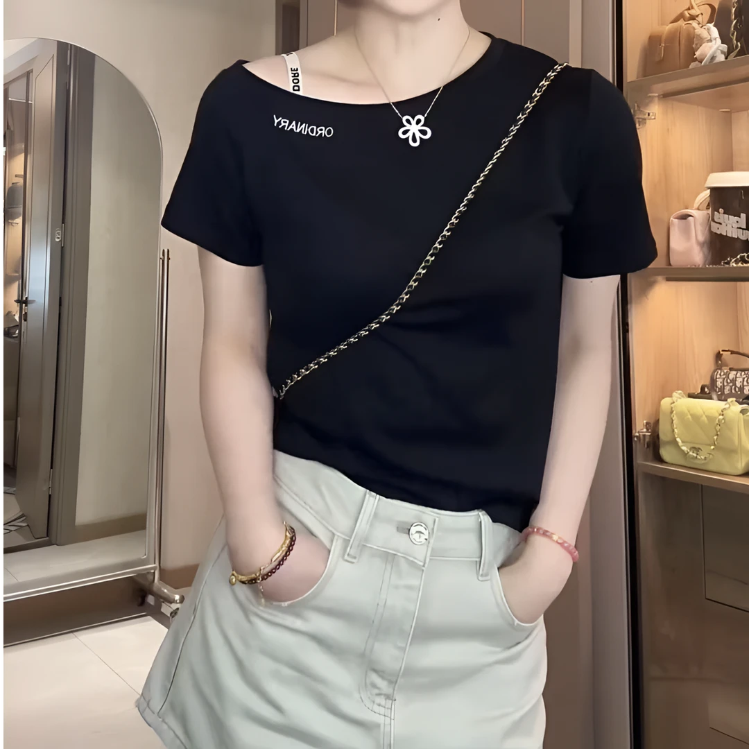 露肩斜领黑色字母刺绣正肩短袖t恤女2025年夏季时尚简约百搭上衣