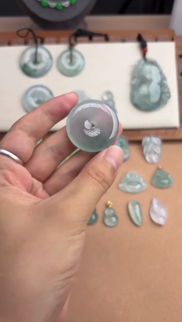 吊坠(不含链)未镶嵌翡翠冰种飘花平安扣