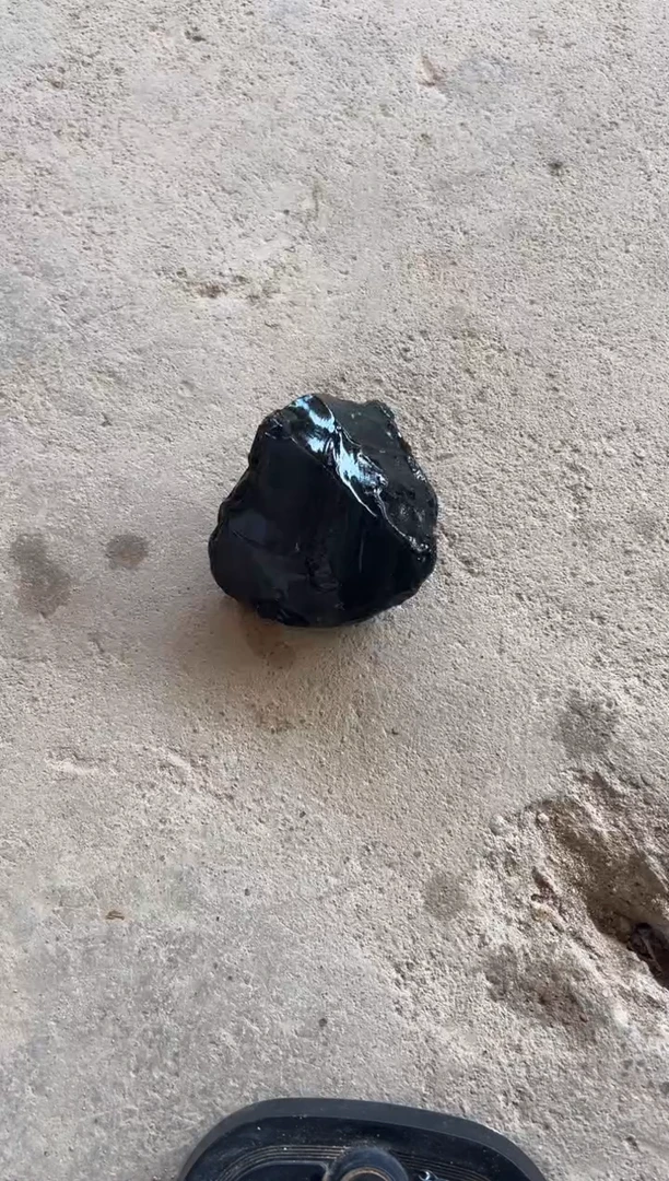 未镶嵌黑曜岩珠宝奇石天然彩耀石原石多样性发一块