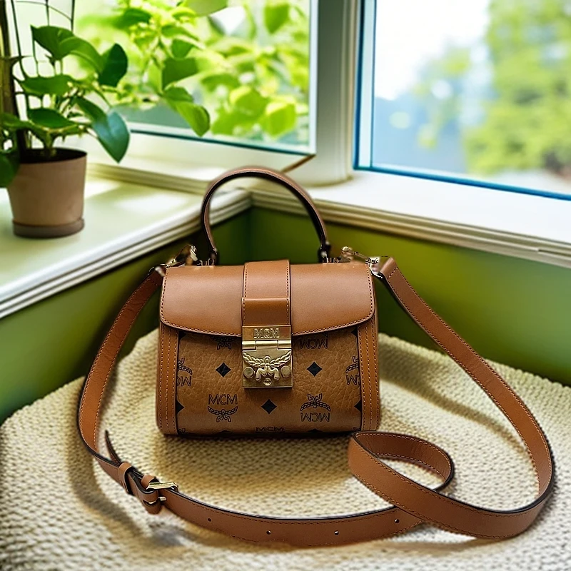 95新 MCM  干邑色斜挎包  1179 7602