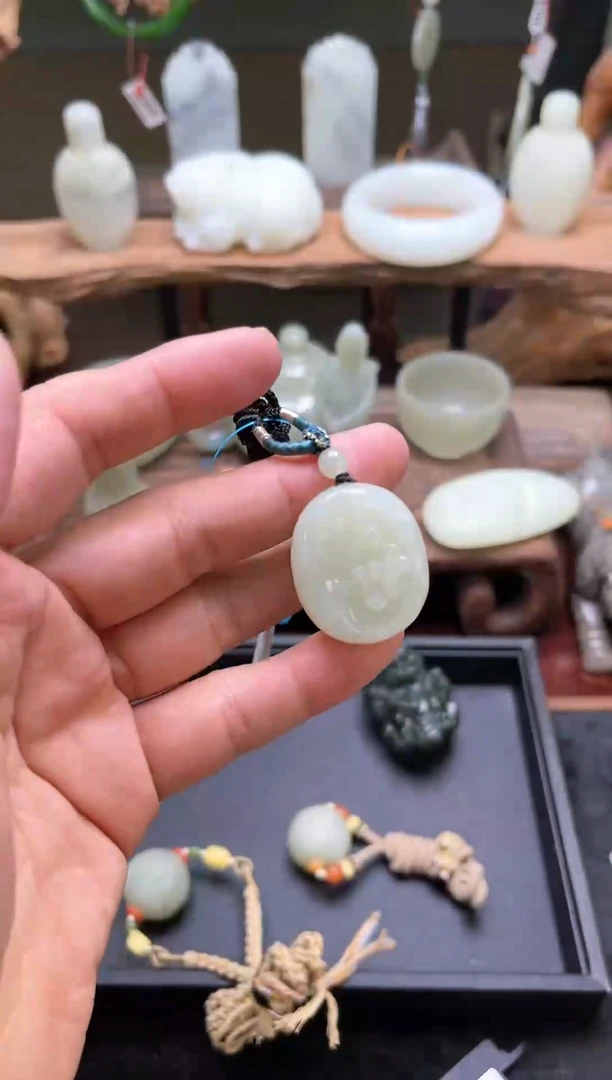 【闪购商品】和田玉吊坠未镶嵌且末青白 花开富贵821474