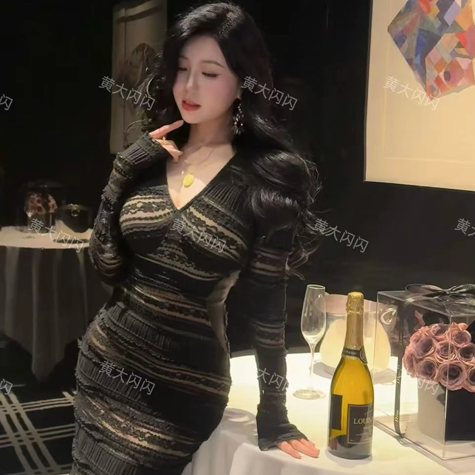 【HDSS】(性感小富婆)随拍秋冬款纯显瘦长袖针织蕾丝连衣裙ZZQ6705