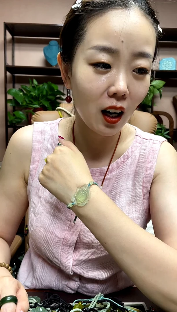 岫玉未镶嵌手牌多样性发货发其中之一