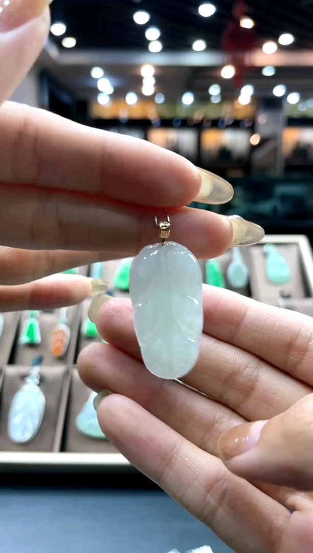 【闪购商品】翡翠颈饰18K金镶嵌树叶