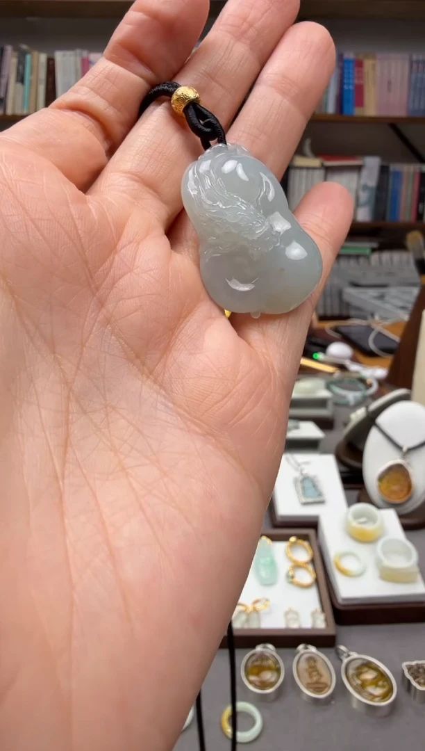 颈饰未镶嵌翡翠龙吊坠