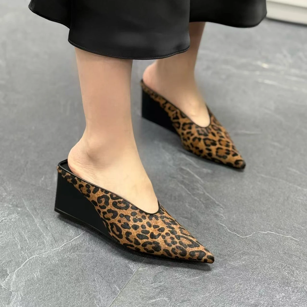 欧美包头豹纹一脚蹬半托坡跟女士尖头方跟女鞋外穿气质时尚跟鞋