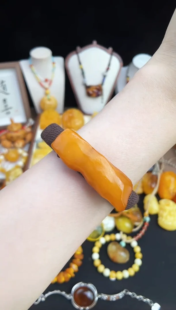 未镶嵌琥珀珠宝奇石柒月