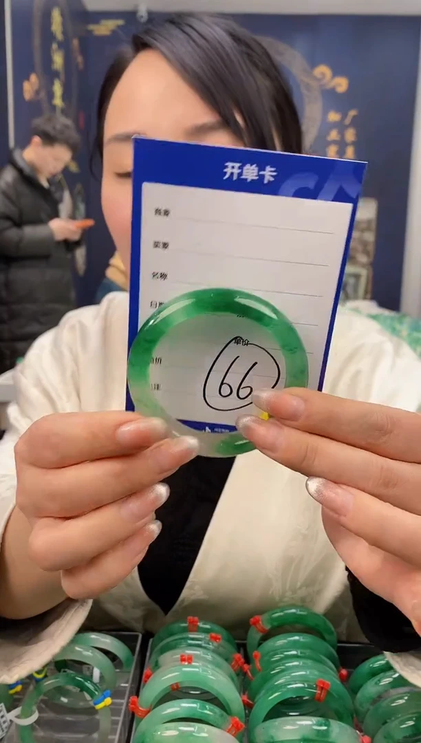 【闪购商品】石英质玉手镯未镶嵌66