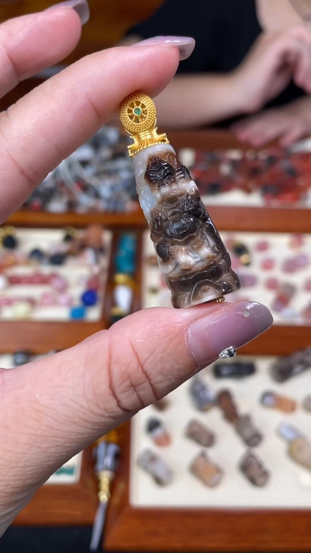 玛瑙/玉髓颈饰银S925镶嵌43精工四臂象神