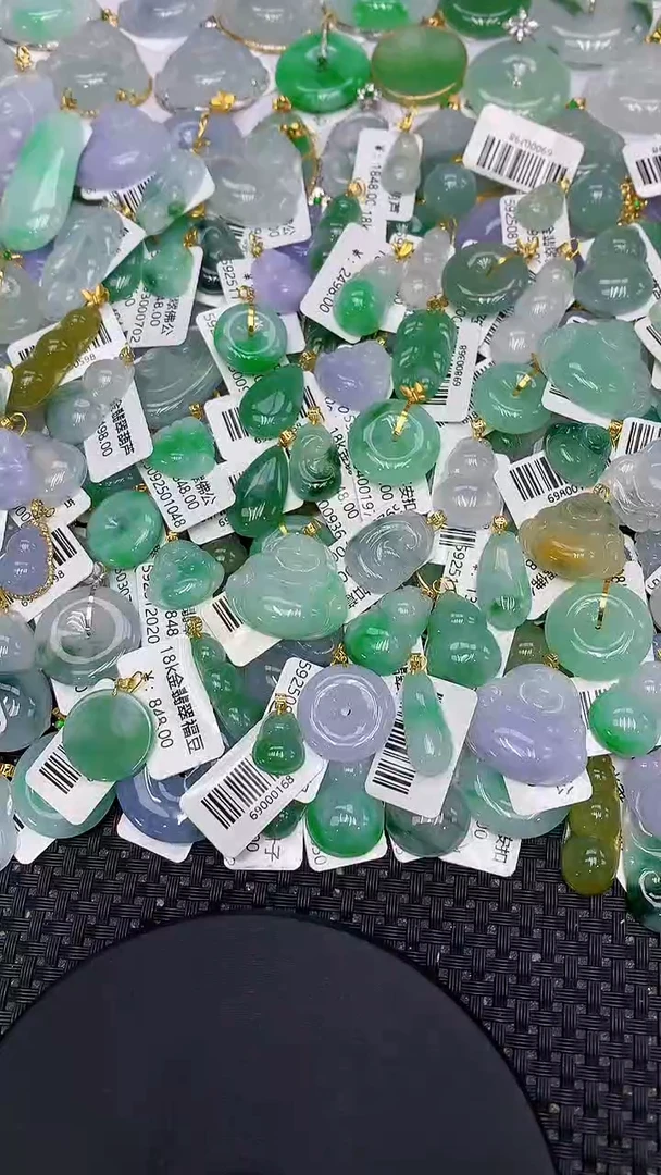 颈饰18K金镶嵌翡翠1111111111