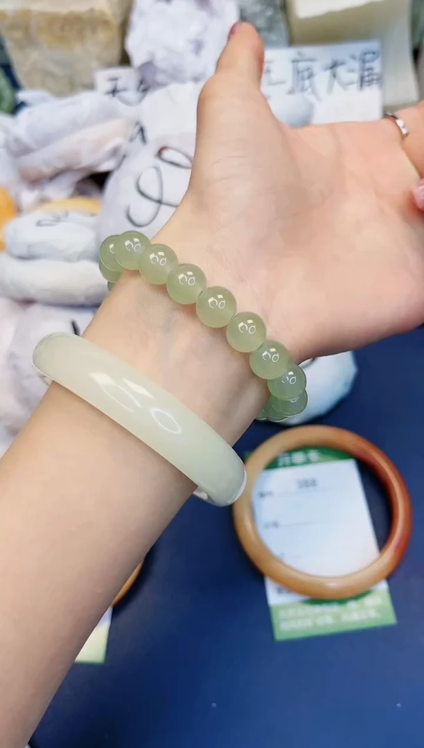 【闪购商品】石英质玉手镯未镶嵌东陵玉手串