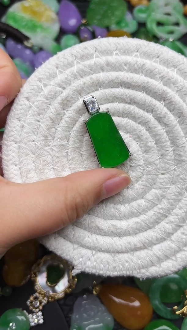 颈饰未镶嵌翡翠缅甸翡翠吊坠