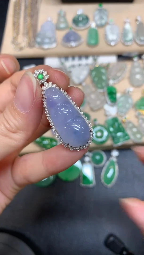 【闪购商品】翡翠颈饰18K金镶嵌福豆【无服务费