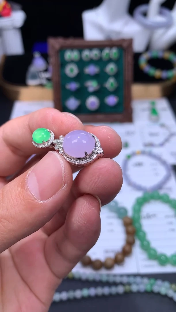 颈饰18K金镶嵌翡翠48小时鉴赏期 退货不扣服务费