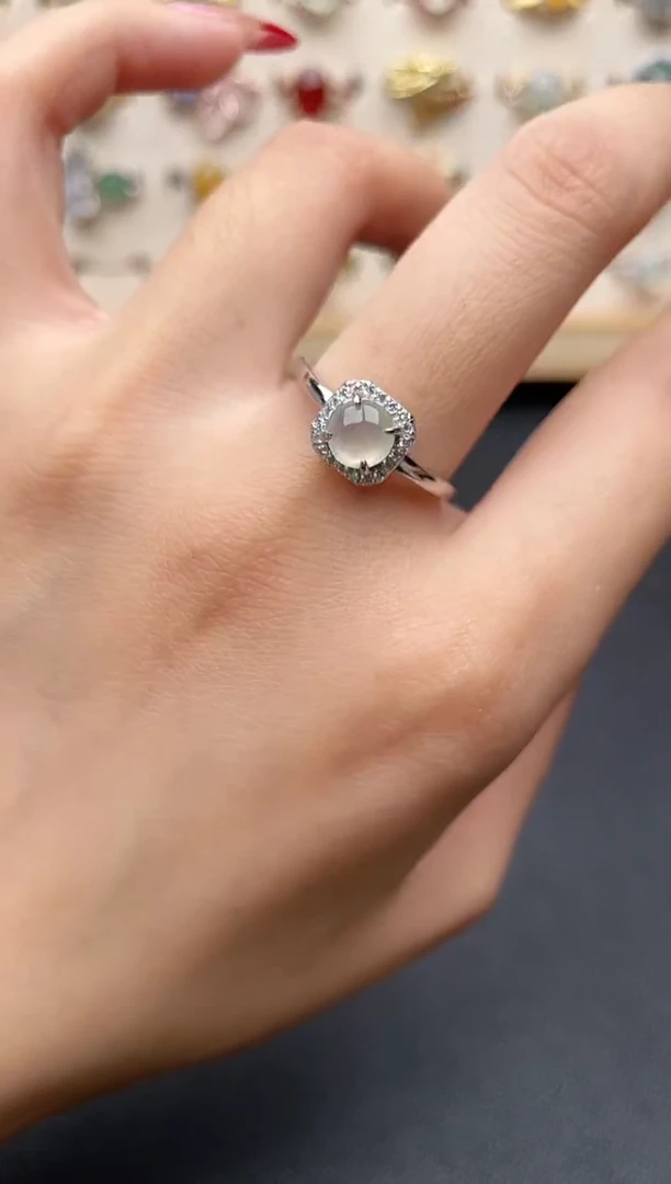 【闪购商品】翡翠戒指银S925镶嵌一物一证一礼盒