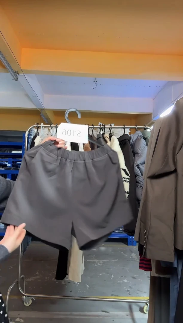 S106灰色短裤均码