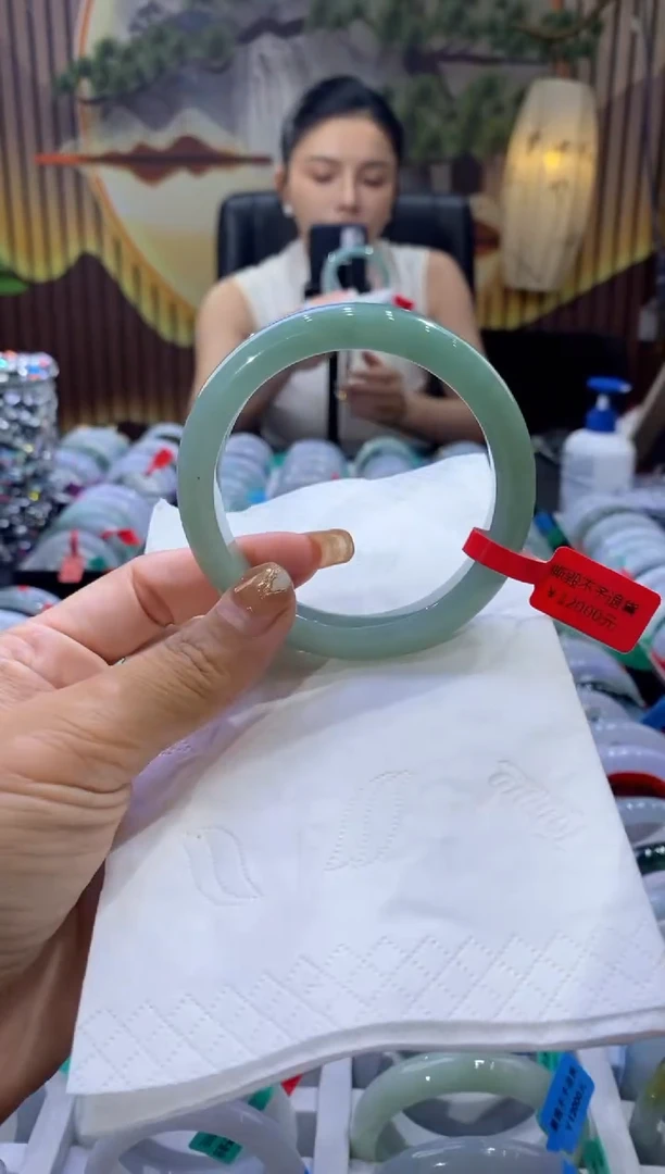 翡翠手镯未镶嵌多人09201