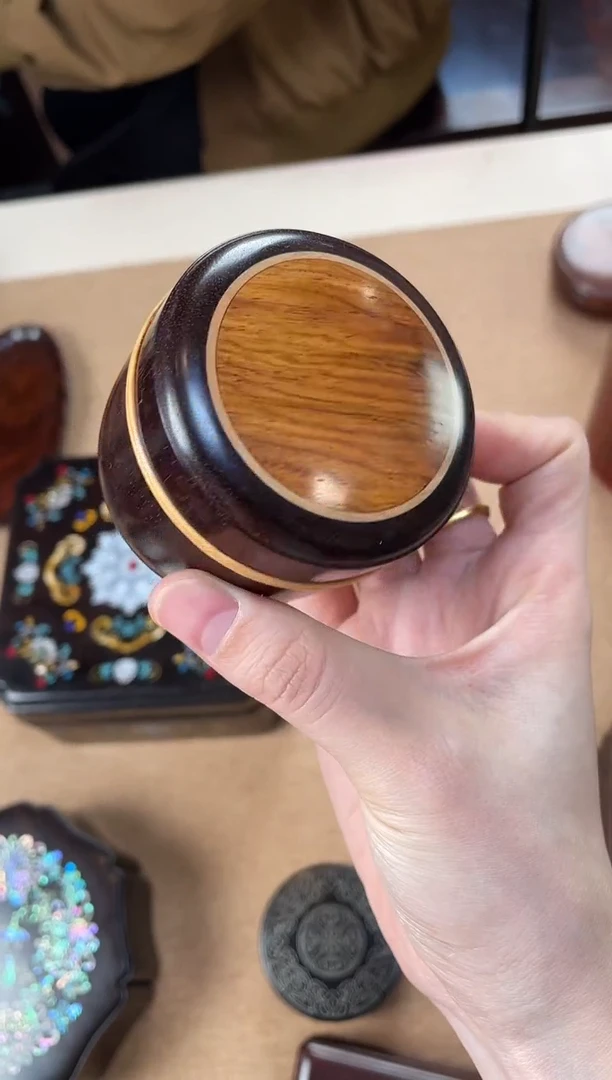 紫檀木类成套家具一木挖圆盒