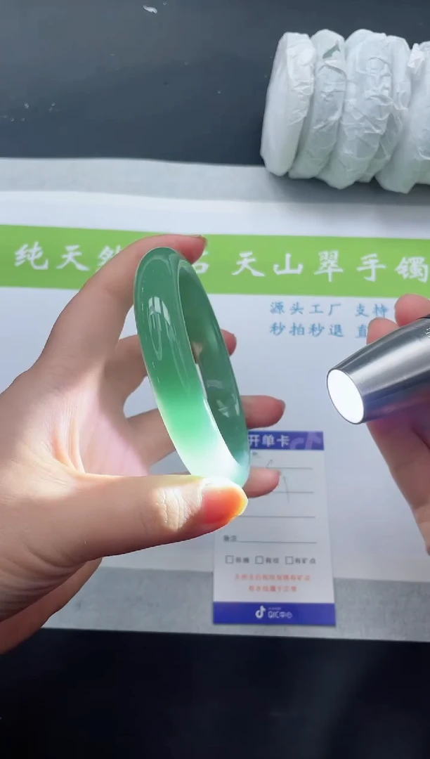 【闪购商品】石英质玉手镯未镶嵌D7-65+