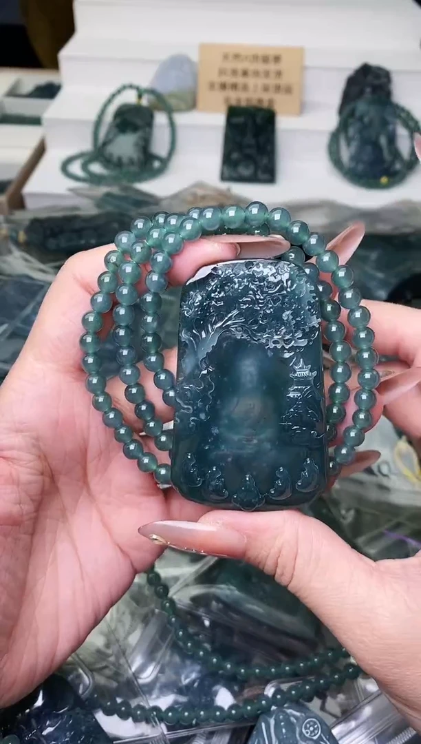 颈饰未镶嵌翡翠