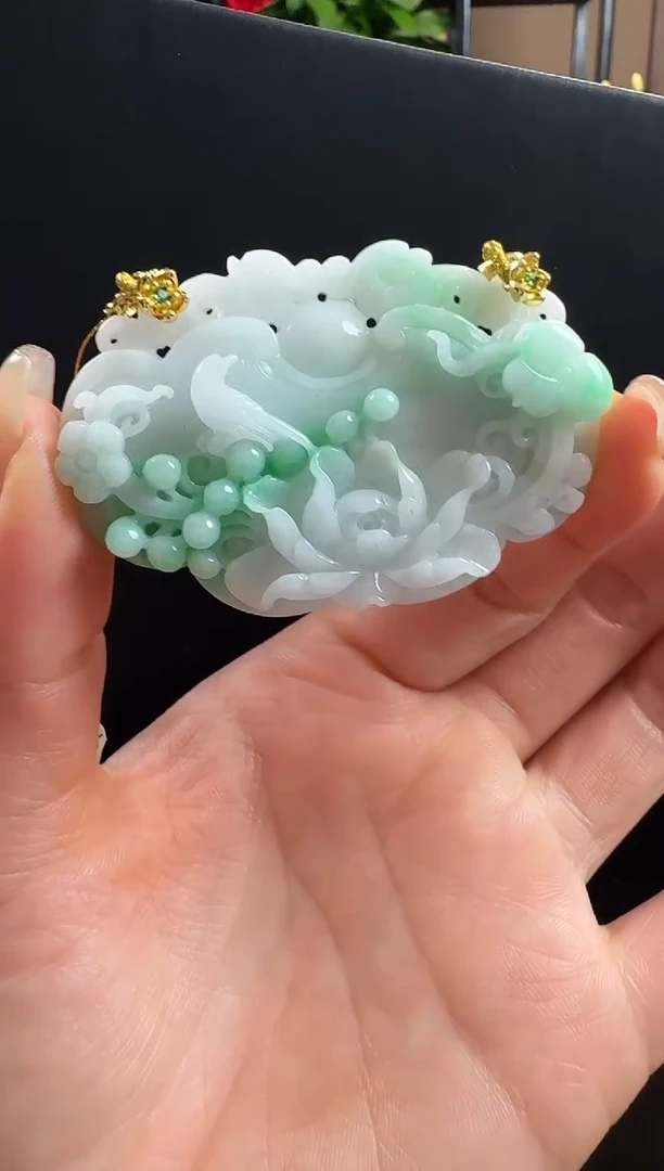 颈饰未镶嵌翡翠如意