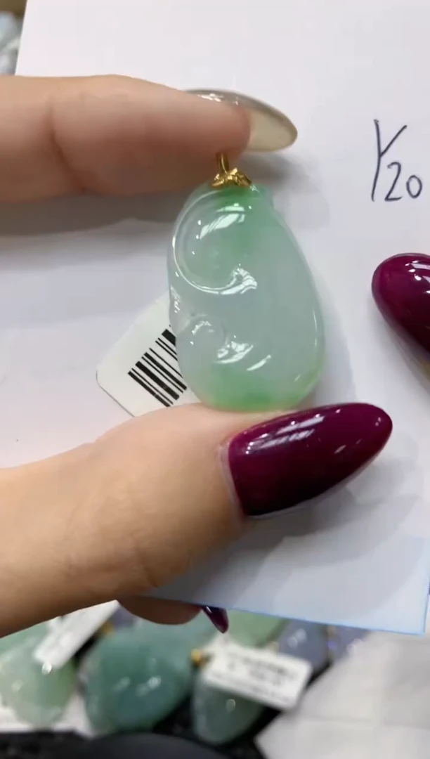 翡翠18K金镶嵌颈饰111111111111
