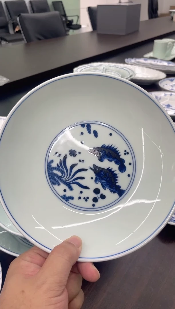 瓷8寸饭盘鱼藻纹