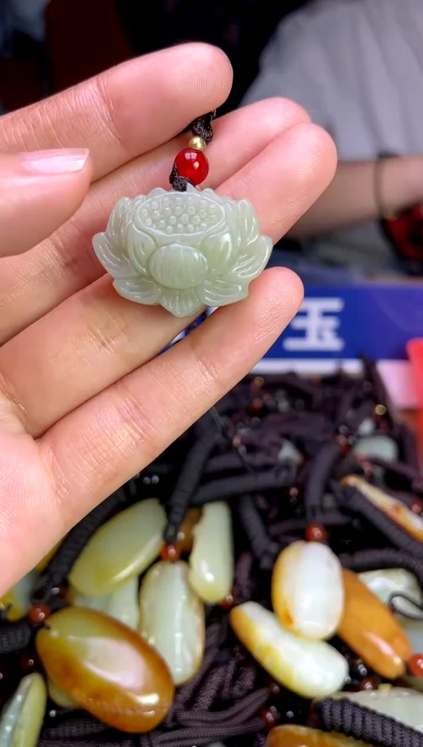 未镶嵌和田玉挂件1