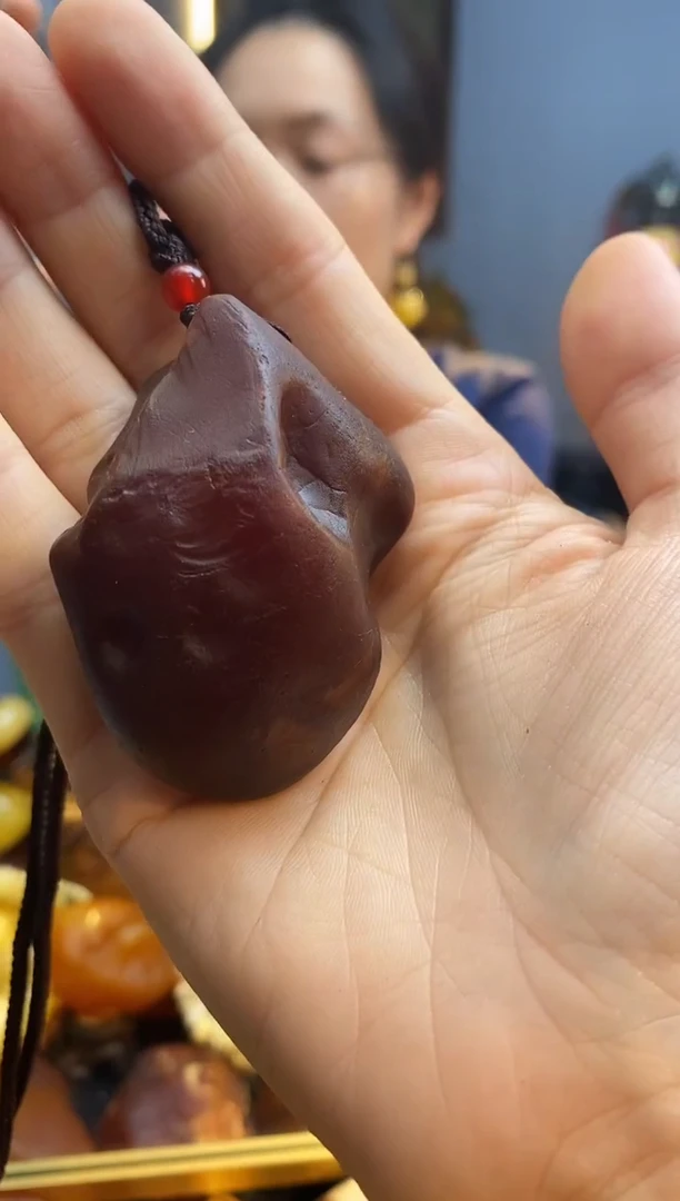 未镶嵌颈饰琥珀吊坠