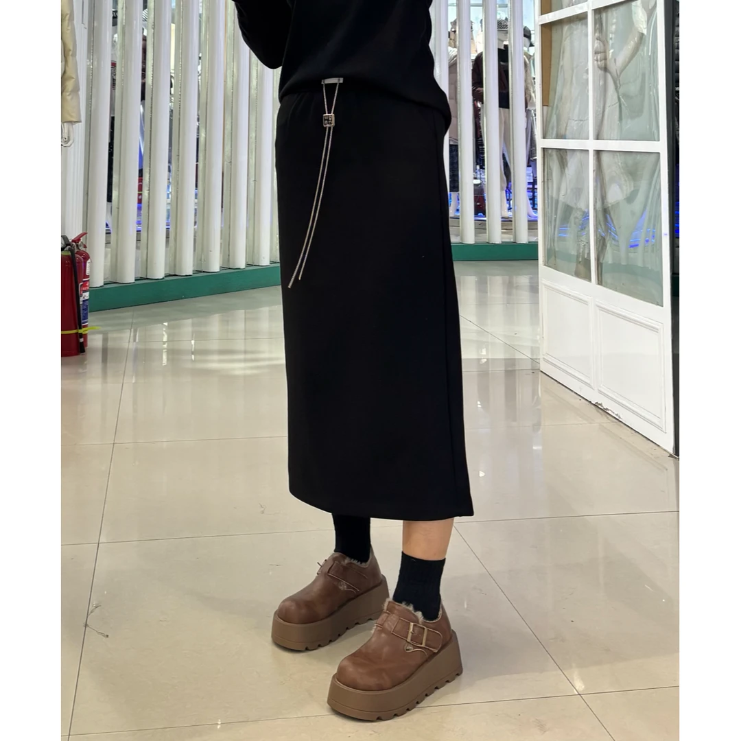 艳艳家 气质显瘦新款链条装饰后开叉半身裙