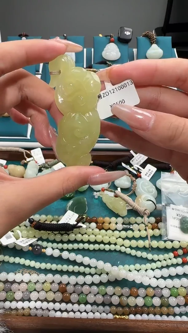 颈饰未镶嵌和田玉吊坠 ZD